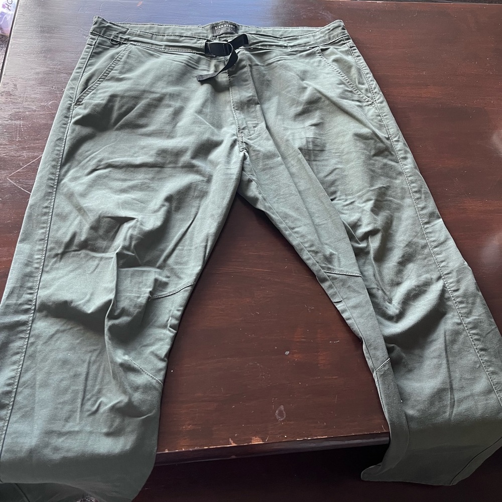 Levi’s tactical pants. Size 40. Fit more like a 38